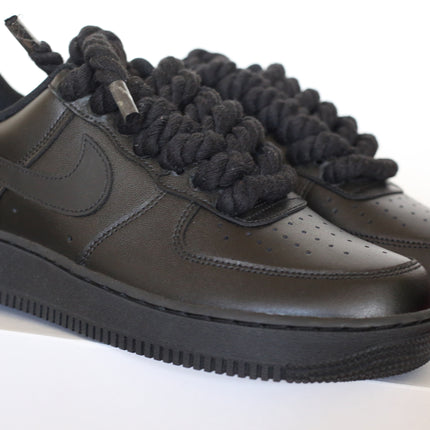AF1 noir personnalisée sur mesure avec des rope laces noir