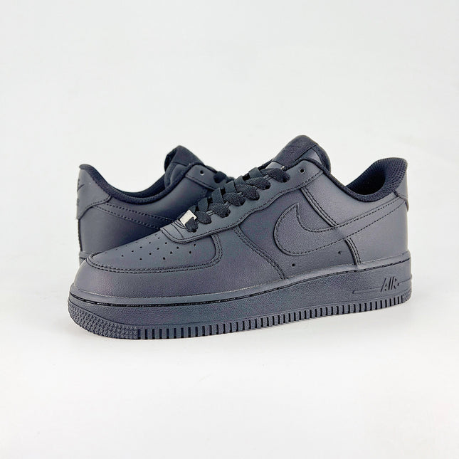 sneakers Nike AF1 noir disponible sur sneakbox