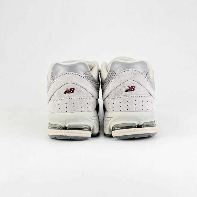 sneakers new balance 2002R disponible sur le site sneakbox